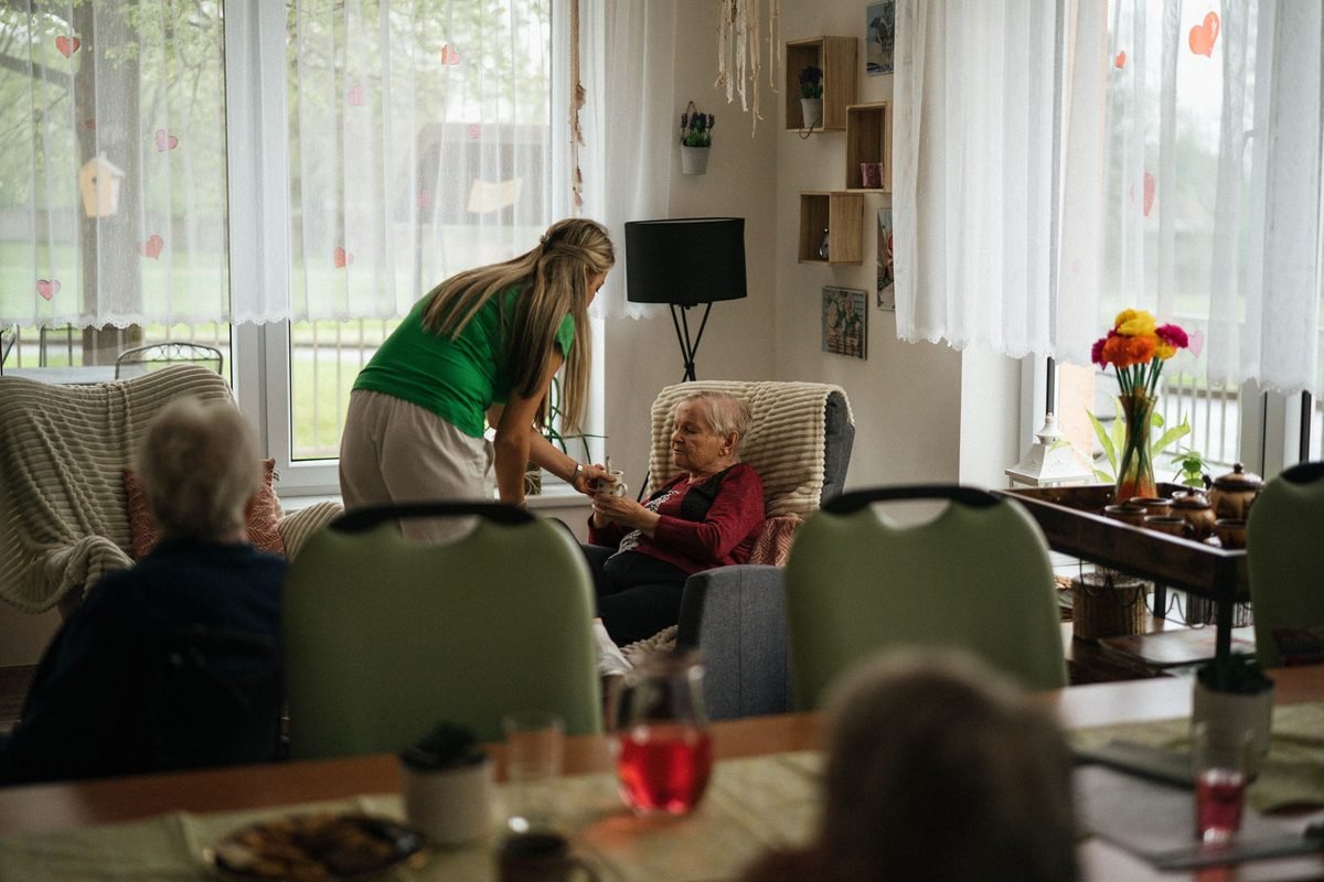 Accompagnement humain d'une personne fragilisée à domicile